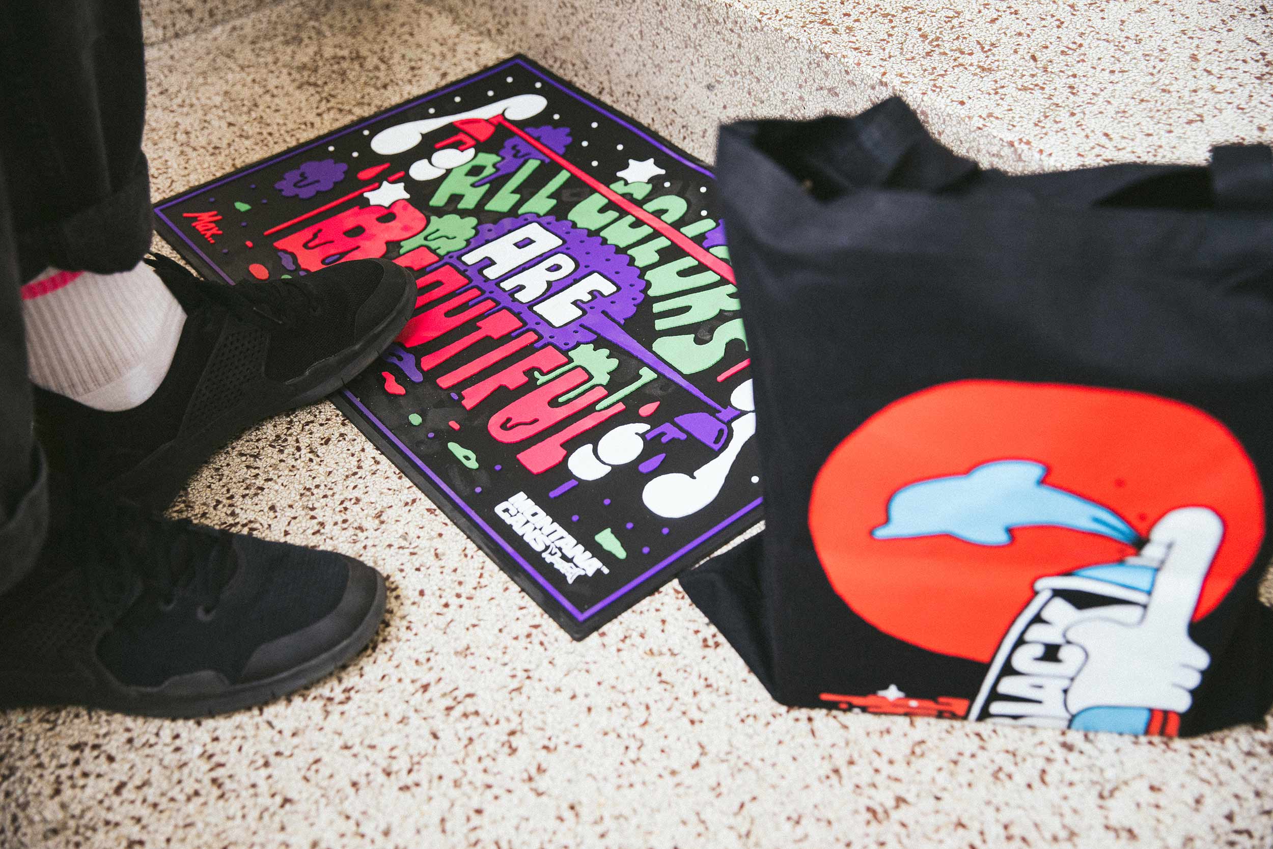 Montana DOORMAT (Fußmatte) - "ALL COLORS ARE BEAUTIFUL" von Max Solca Montana DOORMAT (Fußmatte) - "ALL COLORS ARE BEAUTIFUL" von Max Solca