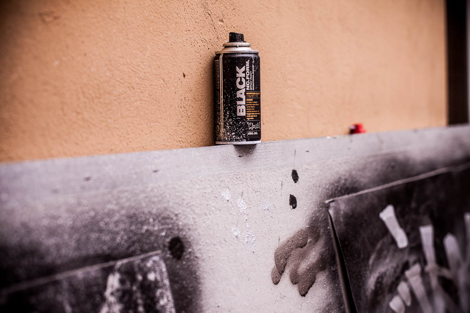 Montana Black Spray Paint in 102 Matte Colors