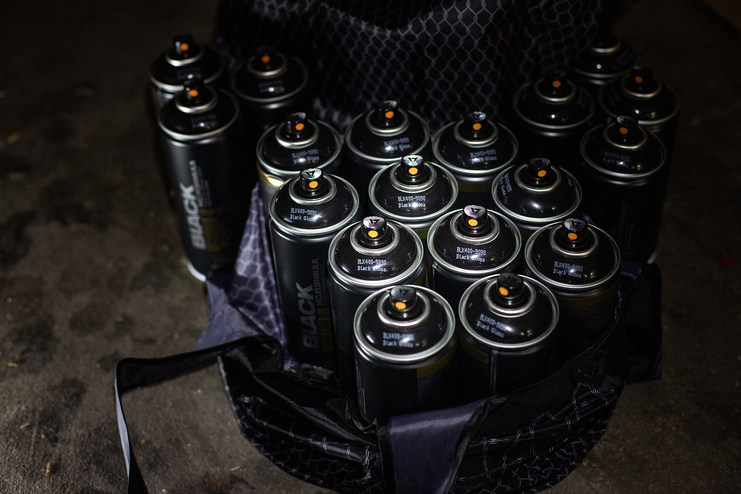 Montana BLACK - BLK 9090 Black Glossy Montana BLACK - BLK 9090 Black Glossy