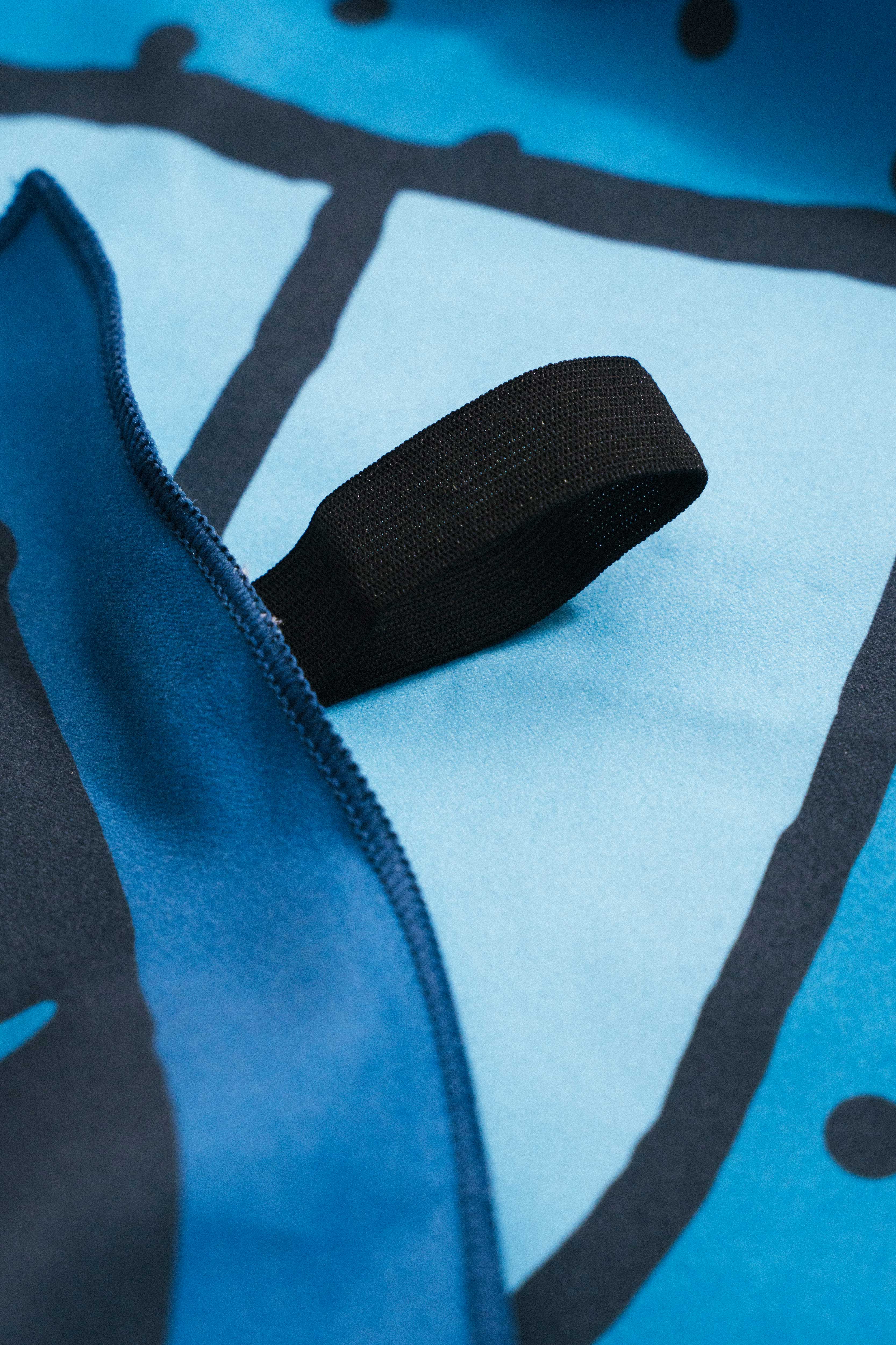 Montana Packable Microfibre Beach Towel – Spray Foot Montana Packable Microfibre Beach Towel – Spray Foot